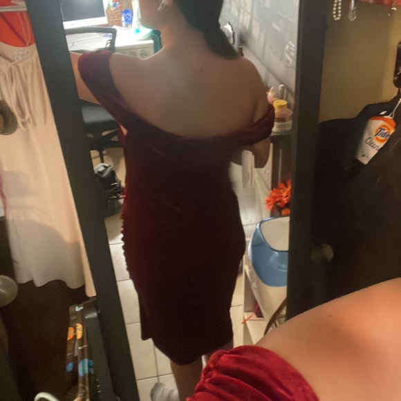 off shoulder wine red velvet cocktail dress - Picture 3 of 5